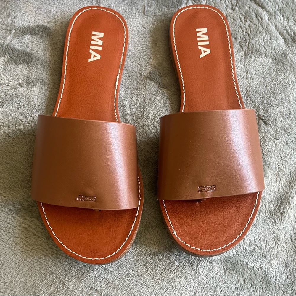 MIA Valentina NIB Sandals